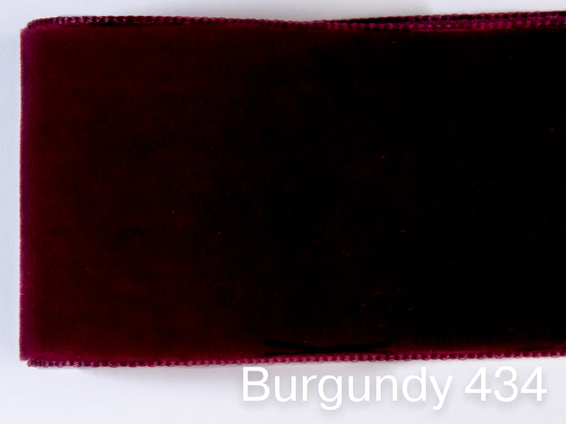 Swiss quality velvet ribbon. 7 shades of red with delicately shimmering depth of color in 7 widths. Free of harmful substances.