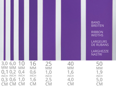 Ruban satin double face de qualité suisse. 13 nuances de violet avec une profondeur de couleur délicatement chatoyante en 7 largeurs. Sans substances nocives.