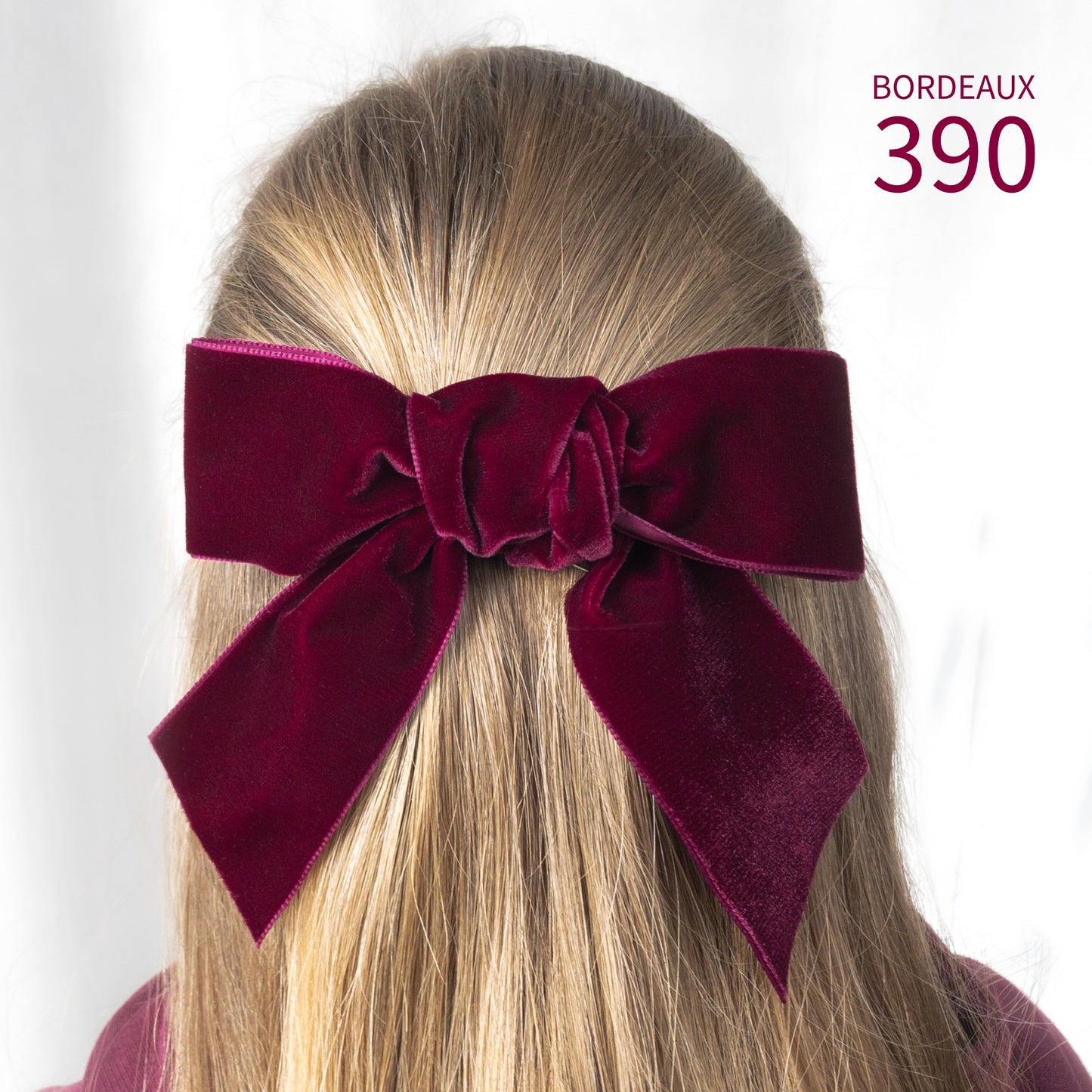 Swiss quality velvet ribbon. 7 shades of red with delicately shimmering depth of color in 7 widths. Free of harmful substances.