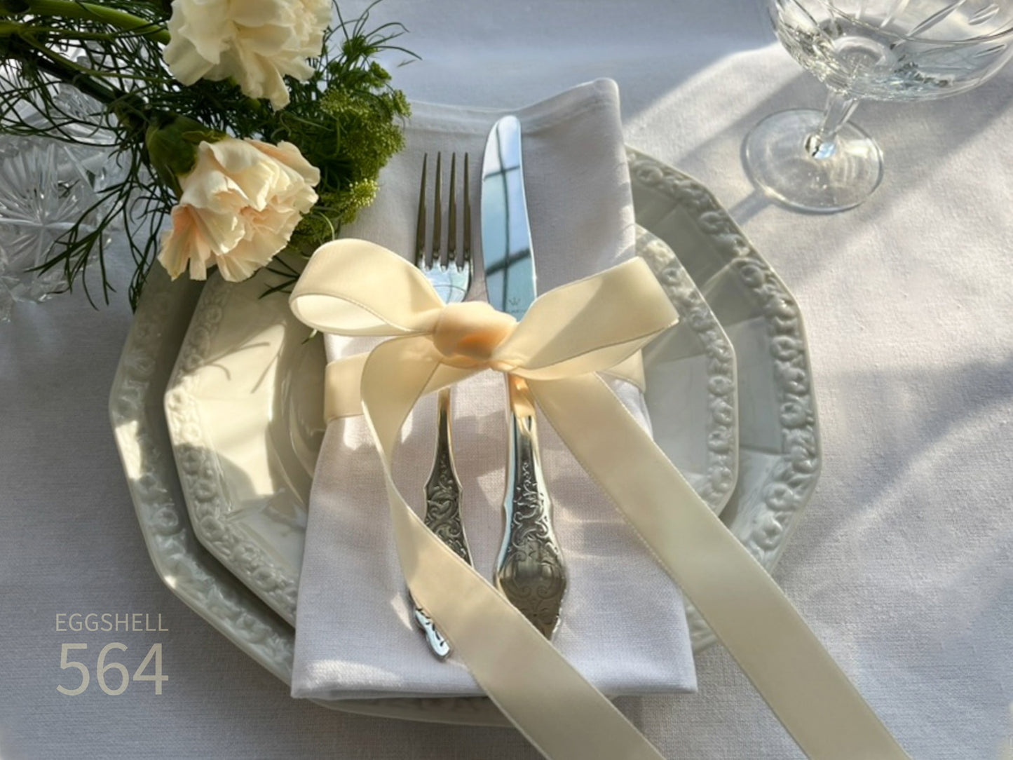 Swiss quality velvet ribbon. 7 shades of white with delicately shimmering color depth in 7 widths. Free of harmful substances.