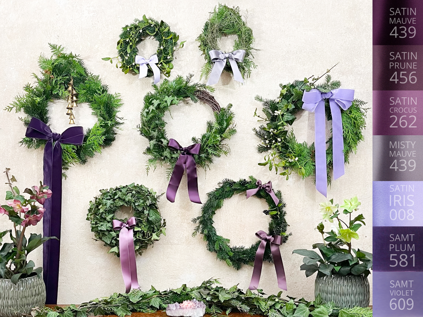 Nastro di velluto di qualità svizzera. 7 tonalità di viola con una profondità di colore delicatamente scintillante in 7 larghezze. Privo di sostanze nocive.