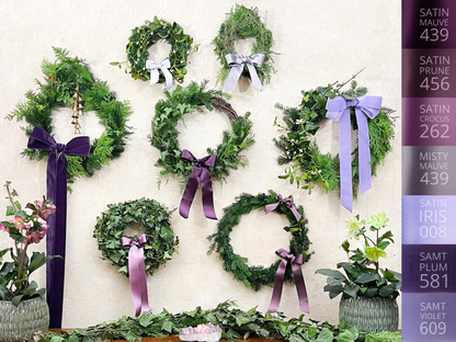 Nastro di velluto di qualità svizzera. 7 tonalità di viola con una profondità di colore delicatamente scintillante in 7 larghezze. Privo di sostanze nocive.
