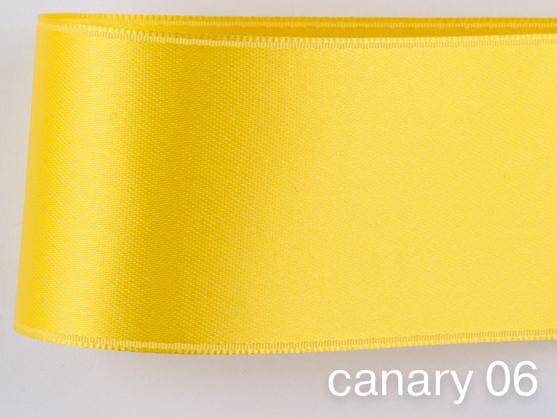 Doubleface satin ribbon in Swiss quality. 10 shades of yellow with a delicate shimmering depth of color in 7 widths. Pollutant-free.