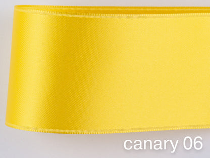 Doubleface satin ribbon in Swiss quality. 10 shades of yellow with a delicate shimmering depth of color in 7 widths. Pollutant-free.
