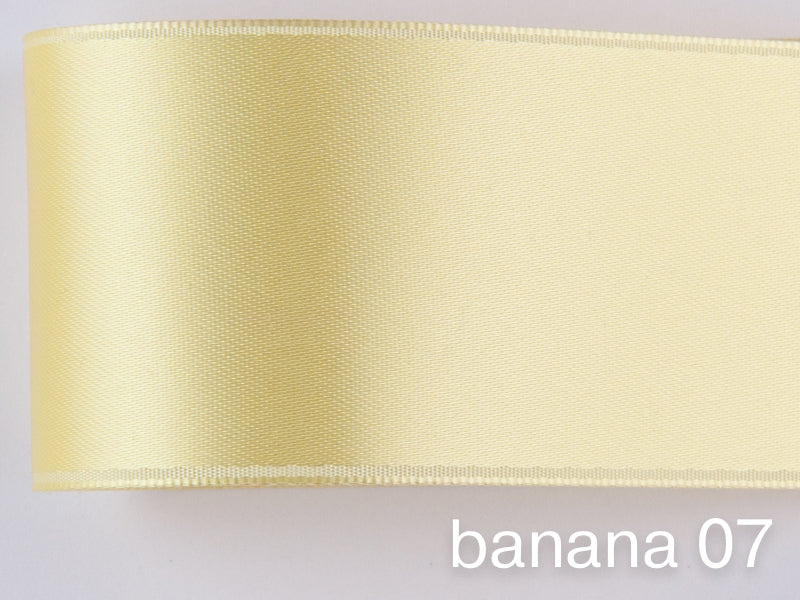 Doubleface satin ribbon in Swiss quality. 10 shades of yellow with a delicate shimmering depth of color in 7 widths. Pollutant-free.