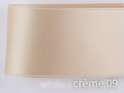 Doubleface satin ribbon in Swiss quality. 10 shades of yellow with a delicate shimmering depth of color in 7 widths. Pollutant-free.