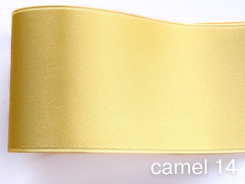 Doubleface satin ribbon in Swiss quality. 10 shades of yellow with a delicate shimmering depth of color in 7 widths. Pollutant-free.