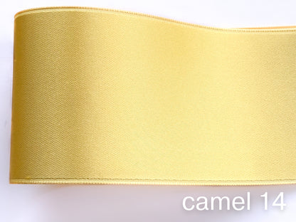Doubleface satin ribbon in Swiss quality. 10 shades of yellow with a delicate shimmering depth of color in 7 widths. Pollutant-free.