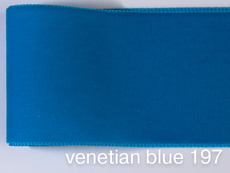 Swiss quality velvet ribbon. 7 dark blue tones with delicately shimmering color depth in 7 widths. Free of harmful substances.