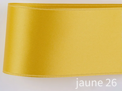 Doubleface satin ribbon in Swiss quality. 10 shades of yellow with a delicate shimmering depth of color in 7 widths. Pollutant-free.