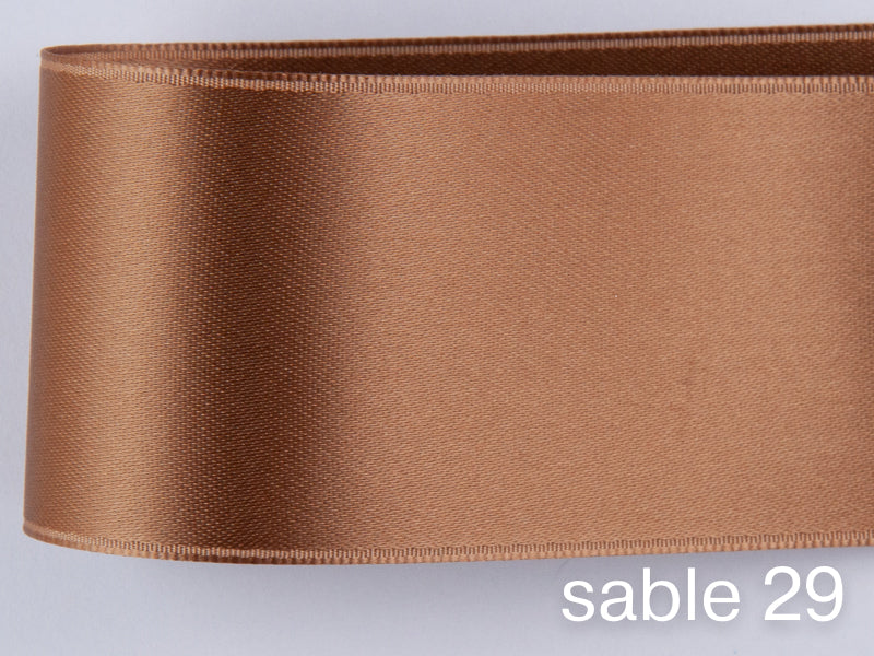 Doubleface satin ribbon in Swiss quality. 7 shades of brown with a delicate shimmering depth of color in 7 widths. Pollutant-free.
