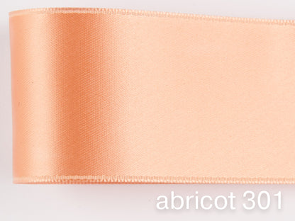 Doubleface Satinband in Schweizer Qualität. 7 Orangetöne mit zart schimmernder Farbtiefe in 7 Breiten. Schadstofffrei.
