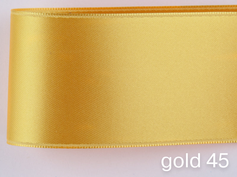 Doubleface satin ribbon in Swiss quality. 10 shades of yellow with a delicate shimmering depth of color in 7 widths. Pollutant-free.