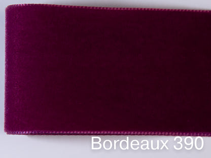 Swiss quality velvet ribbon. 7 shades of red with delicately shimmering depth of color in 7 widths. Free of harmful substances.