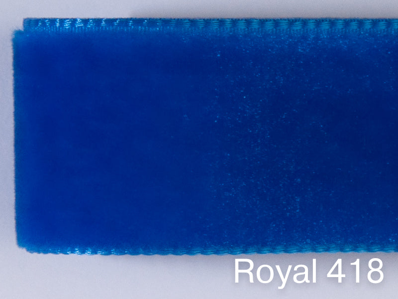 Swiss quality velvet ribbon. 7 dark blue tones with delicately shimmering color depth in 7 widths. Free of harmful substances.