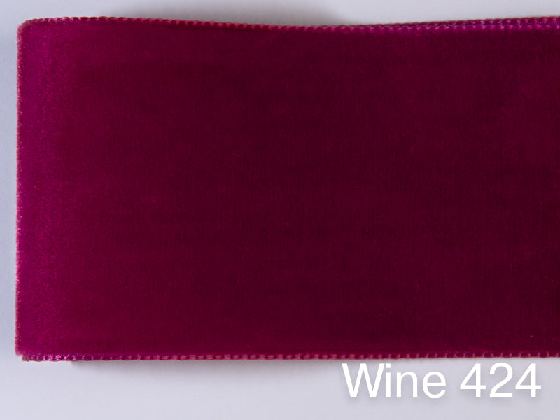 Swiss quality velvet ribbon. 7 shades of red with delicately shimmering depth of color in 7 widths. Free of harmful substances.