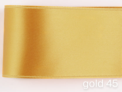 Doubleface satin ribbon in Swiss quality. 10 shades of yellow with a delicate shimmering depth of color in 7 widths. Pollutant-free.