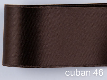 Doubleface satin ribbon in Swiss quality. 7 shades of brown with a delicate shimmering depth of color in 7 widths. Pollutant-free.