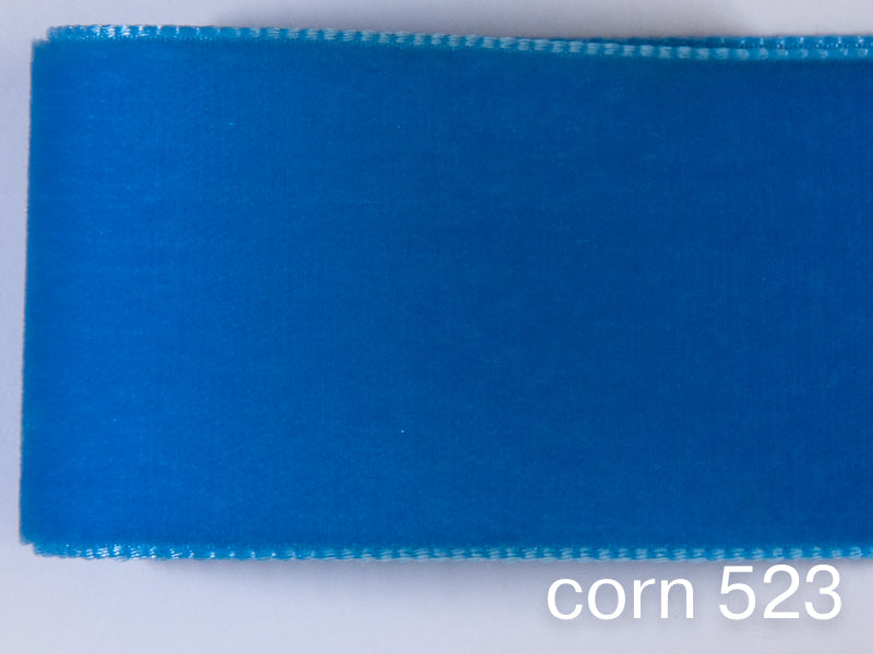 Swiss quality velvet ribbon. 7 dark blue tones with delicately shimmering color depth in 7 widths. Free of harmful substances.
