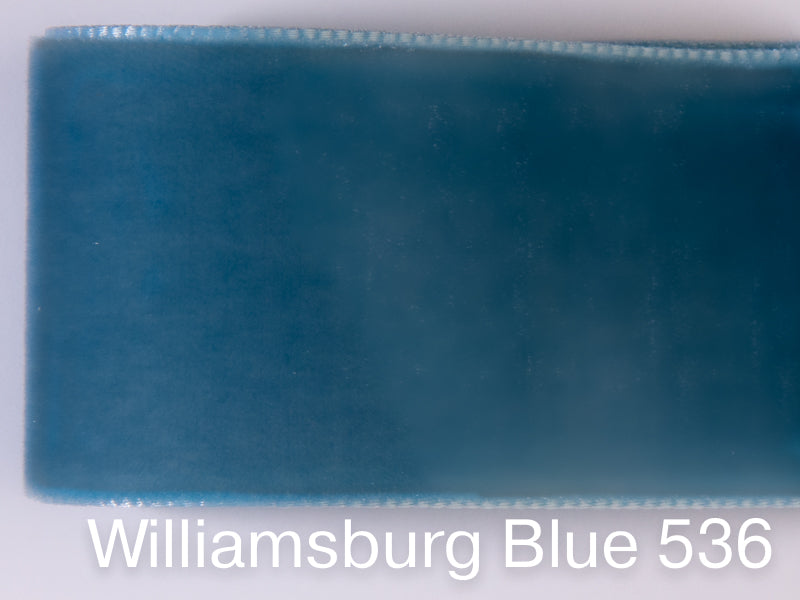 Swiss quality velvet ribbon. 7 dark blue tones with delicately shimmering color depth in 7 widths. Free of harmful substances.