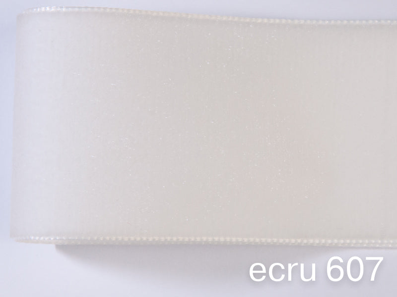 Swiss quality velvet ribbon. 7 shades of white with delicately shimmering color depth in 7 widths. Free of harmful substances.