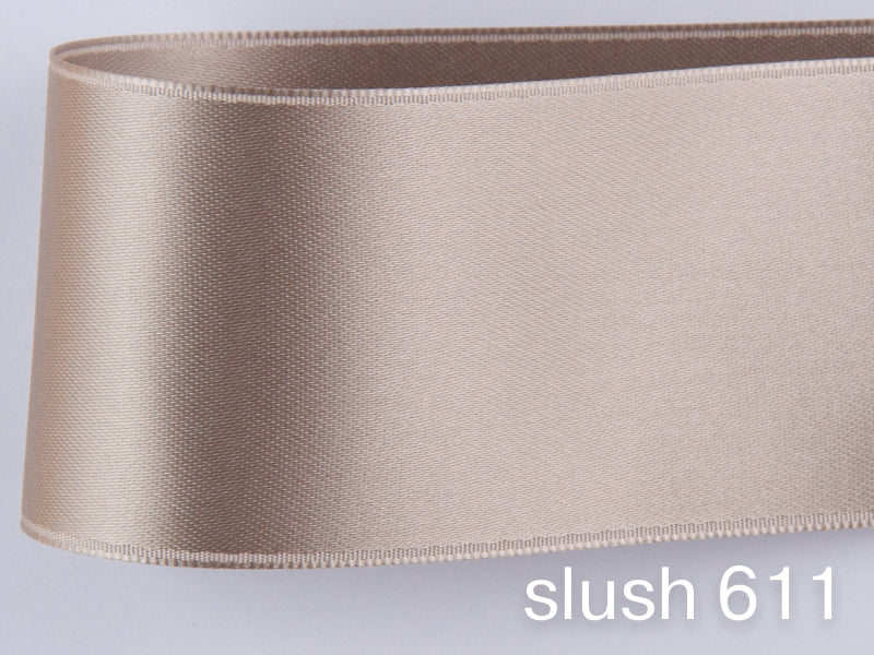 Doubleface satin ribbon in Swiss quality. 7 shades of brown with a delicate shimmering depth of color in 7 widths. Pollutant-free.