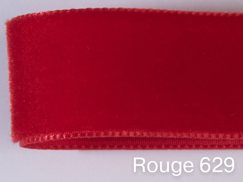 Swiss quality velvet ribbon. 7 shades of red with delicately shimmering depth of color in 7 widths. Free of harmful substances.