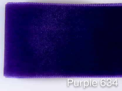 Nastro di velluto di qualità svizzera. 7 tonalità di viola con una profondità di colore delicatamente scintillante in 7 larghezze. Privo di sostanze nocive.