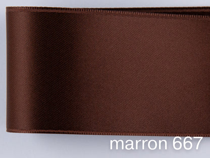Doubleface satin ribbon in Swiss quality. 7 shades of brown with a delicate shimmering depth of color in 7 widths. Pollutant-free.