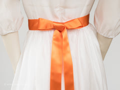 Satin ribbon for bow belts. 7 shades of orange with a delicately shimmering depth of color in 3 widths. Free of harmful substances.