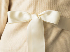 Satin ribbon for bow belts. 7 shades of white with delicately shimmering color depth in 3 widths. Free of harmful substances.