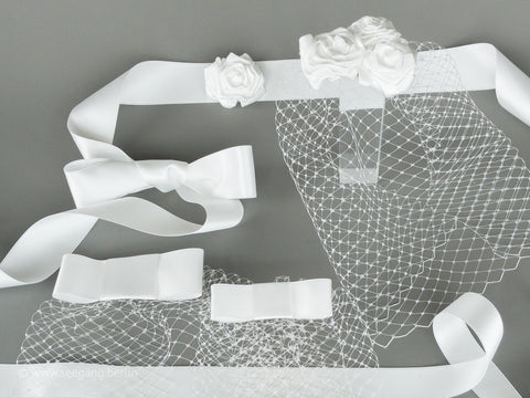 Kleiner Braut Schleier in Weiß, Creme und Ivory, Off-White. Kurzes Hutnetz mit Schleife für zauberhaften Look im romantischen Vintage Stil