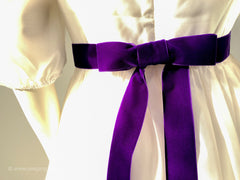 Velvet belt with a perfect bow, 13 shades of purple with a delicately shimmering depth of color in 3 widths. Free of harmful substances.