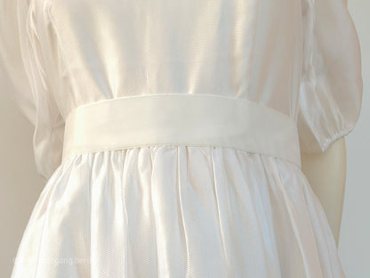 Ceinture en velours avec noeud parfait en blanc, blanc cassé, ivoire, crème. 72 couleurs en 3 largeurs. Qualité suisse pour robes, dirndl, tabliers