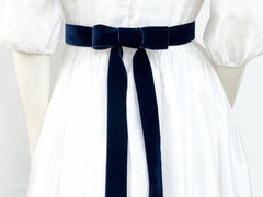 Ceinture en velours bleu avec noeud cousu en bleu clair, bleu foncé, royal, oriental, 72 couleurs, 3 largeurs. Qualité suisse pour robes, dirndl