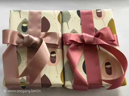 Doubleface Satinband in Schweizer Qualität. 13 Rosatöne mit zart schimmernder Farbtiefe in 7 Breiten. Schadstofffrei.
