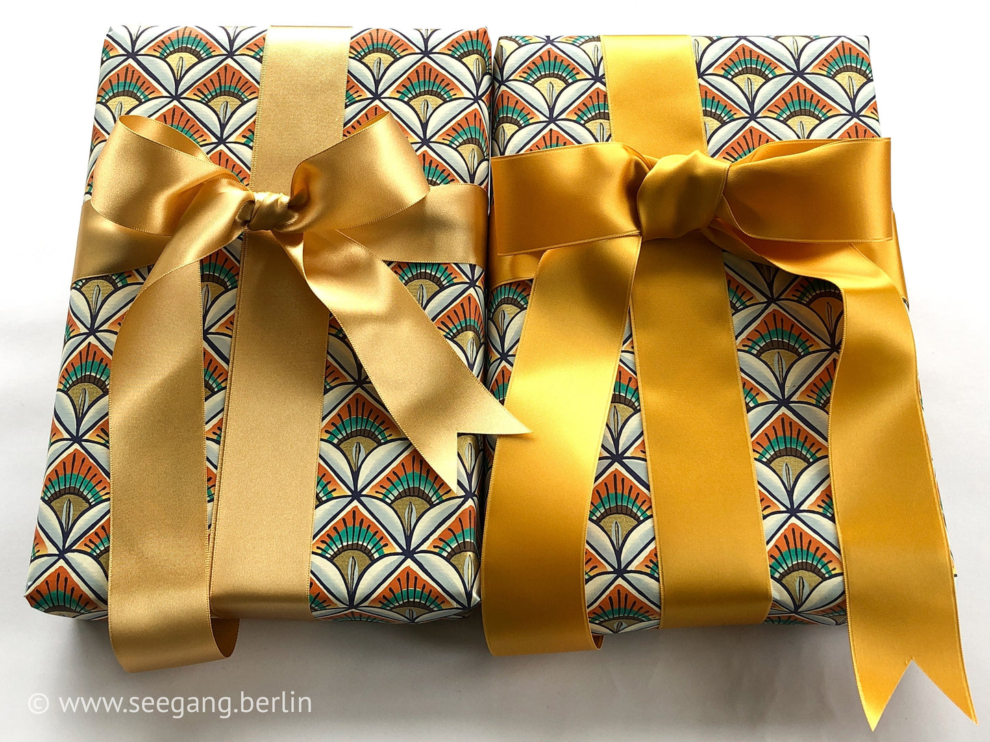 Doubleface satin ribbon in Swiss quality. 10 shades of yellow with a delicate shimmering depth of color in 7 widths. Pollutant-free.