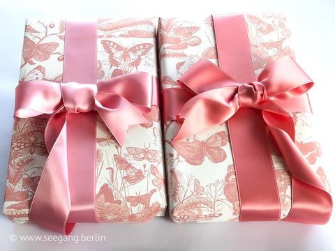 Satinband Pink, Rosa in 2,5cm, 4cm und 5 cm Breite und 100 Farben in Schweizer Qualität. Zum Schneidern, Basteln, Dekorieren, Kränze binden.