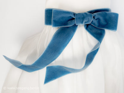 Swiss quality velvet ribbon. 7 light blue tones with delicately shimmering depth of color in 7 widths. Free of harmful substances.