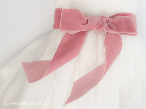 Kindergürtel Schleife Rosa, Altrosa, Pink. 100 Farben, 3 Breiten. Für Kleider, Taufe, Kommunion, Konfirmation. Samt in Schweizer Qualität
