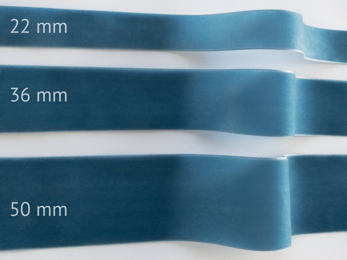 Ceinture en velours avec noeud parfait en blanc, blanc cassé, ivoire, crème. 72 couleurs en 3 largeurs. Qualité suisse pour robes, dirndl, tabliers