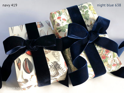 Swiss quality velvet ribbon. 7 dark blue tones with delicately shimmering color depth in 7 widths. Free of harmful substances.