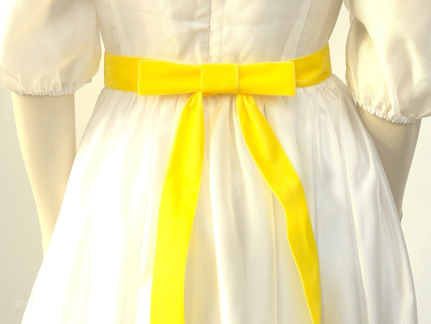 Swiss quality velvet ribbon. 4 shades of yellow with delicately shimmering depth of color in 7 widths. Free of harmful substances.