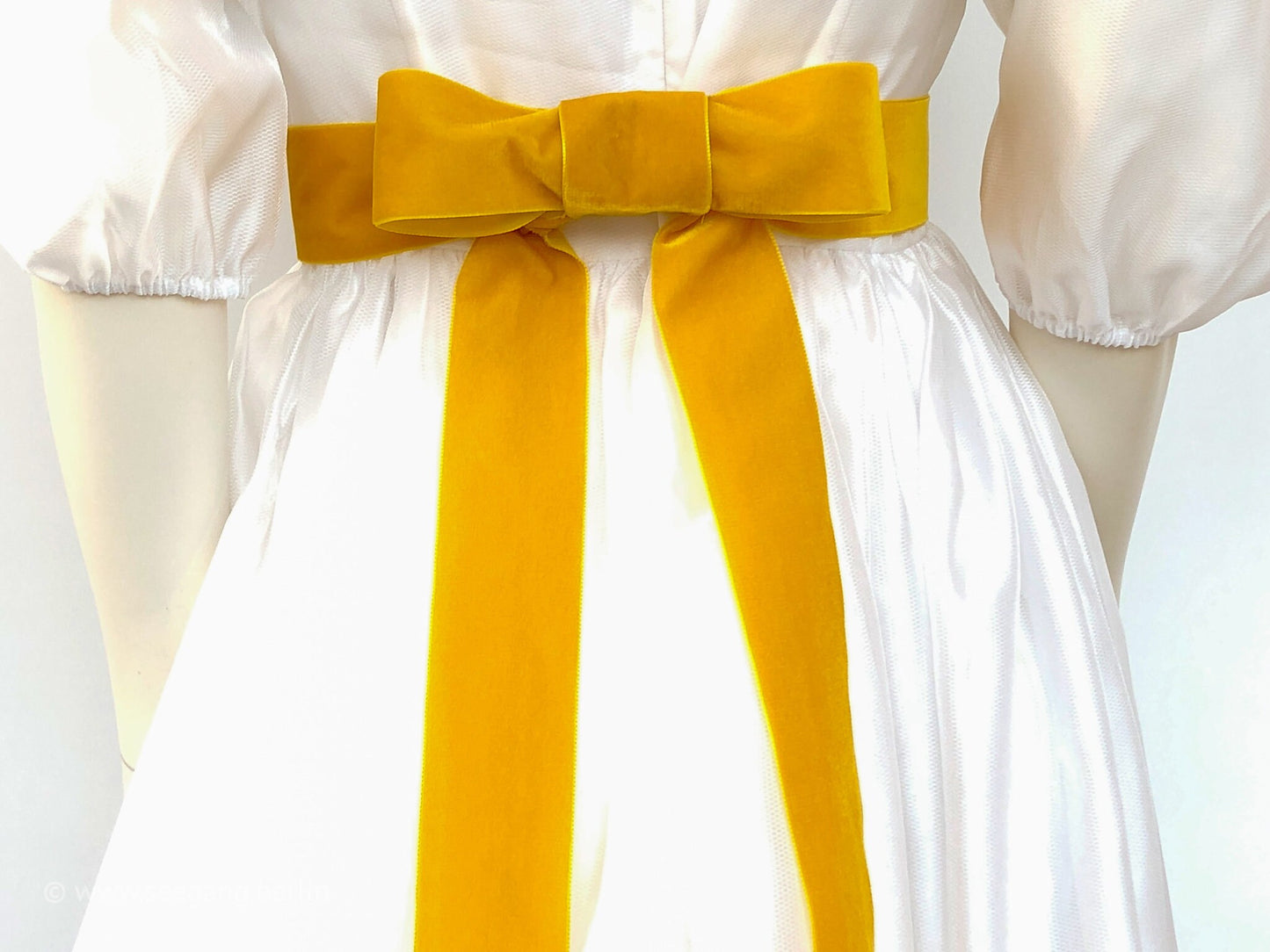 Swiss quality velvet ribbon. 4 shades of yellow with delicately shimmering depth of color in 7 widths. Free of harmful substances.