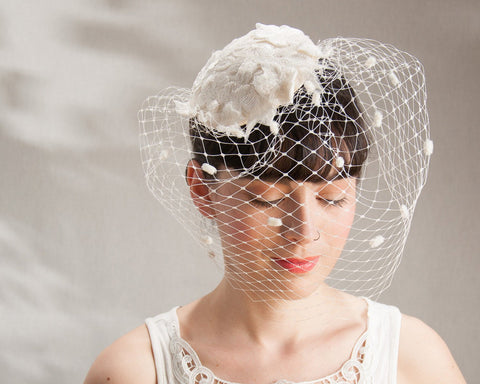 BIRDCAGE - BRIDAL FASCINATOR WITH NOBLE LACE AND A CLOUDY VEIL WITH CHENILLE DOTS © Seegang Berlin