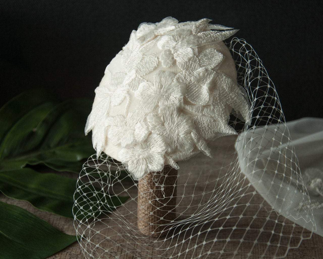 BIRDCAGE - BRIDAL VEIL FASCINATOR COVERED WITH LACE IN OFF WHITE, CREME OR IVORY COLOUR © Seegang Berlin