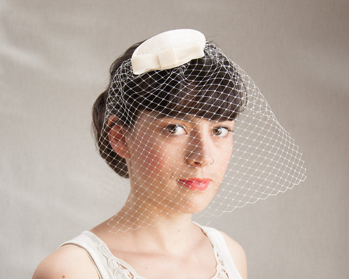 BIRDCAGE - BRIDAL VEIL FASCINATOR WITH A VEIL IN IVORY COLOUR © Seegang Berlin