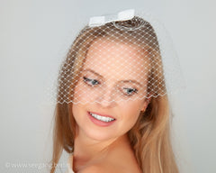 BIRDCAGE - BRIDAL VEIL HEADDRESS WITH A BOW IN SHADES OF WHITE, OFF WHITE, CREME, IVORY, CHAMPAGNE © Seegang Berlin