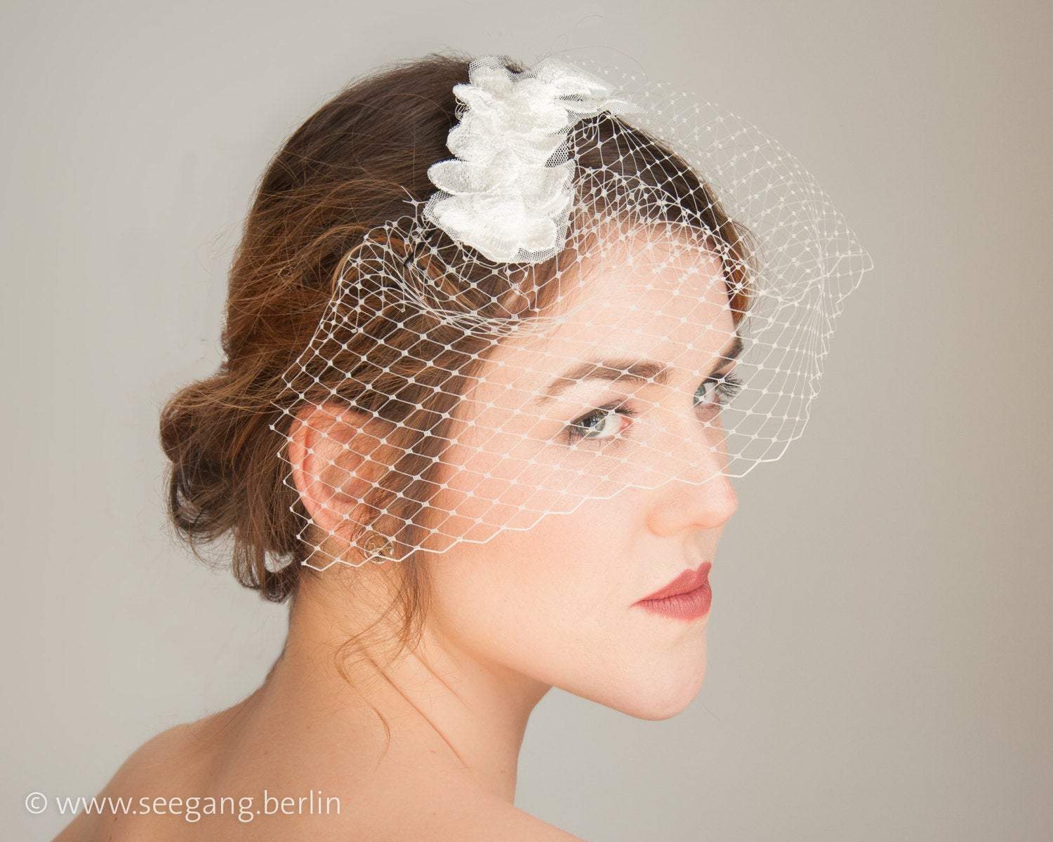 BIRDCAGE - BRIDAL VEIL HEADDRESS WITH LACE FLOWERS IN OFF WHITE, CREME OR IVORY COLOUR © Seegang Berlin