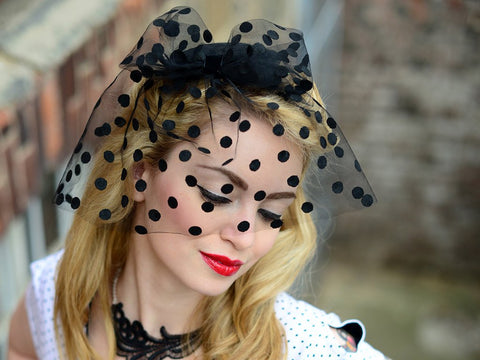 BIRDCAGE - VEIL FASCINATOR WITH GLAMOROUS POLKA DOTS FOR ELEGANT OCCASIONS © Seegang Berlin